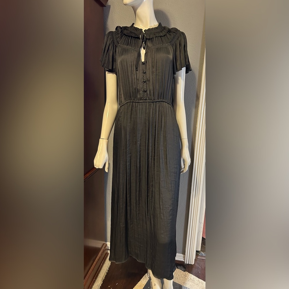 Elegant Gap Petite Pleated Dress